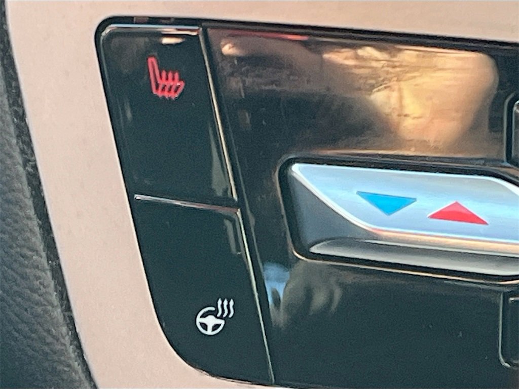 Used 2024 Ford Explorer XLT w/ Equipment Group 202A image 19