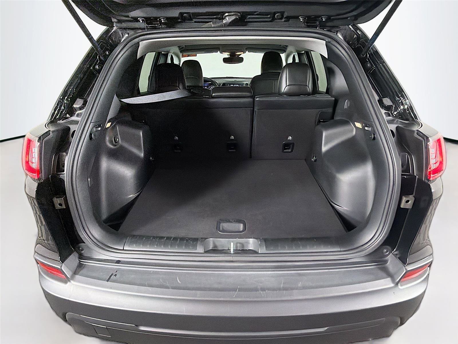 Used 2022 Jeep Cherokee Latitude Lux AWD/4WD image 24