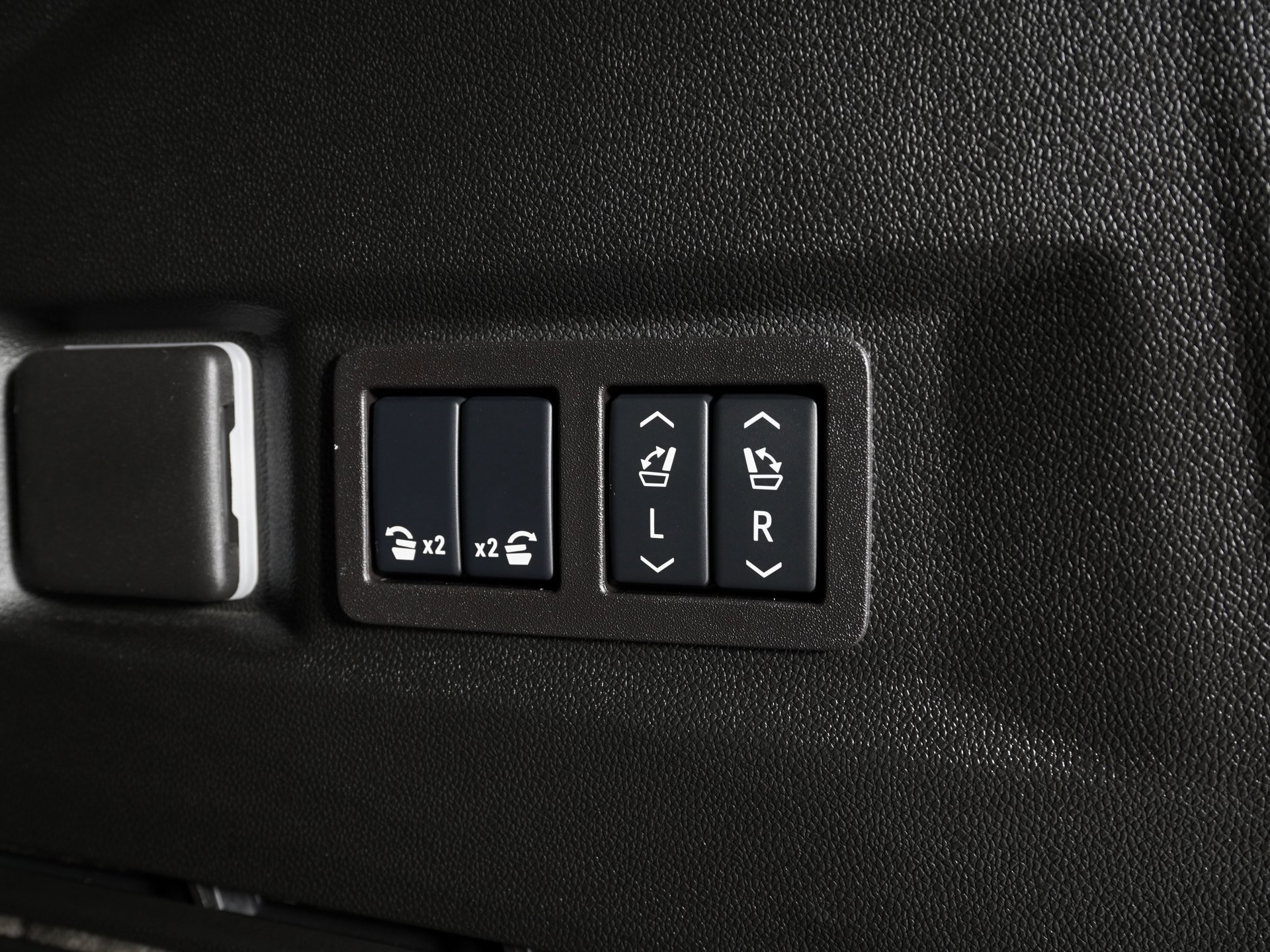 Used 2025 GMC Yukon Denali Ultimate image 15