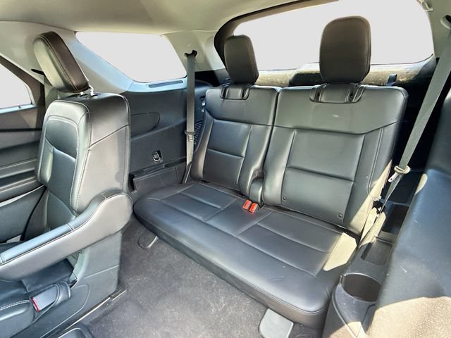 Used 2021 Ford Explorer XLT w/ Equipment Group 202A AWD/4WD image 30