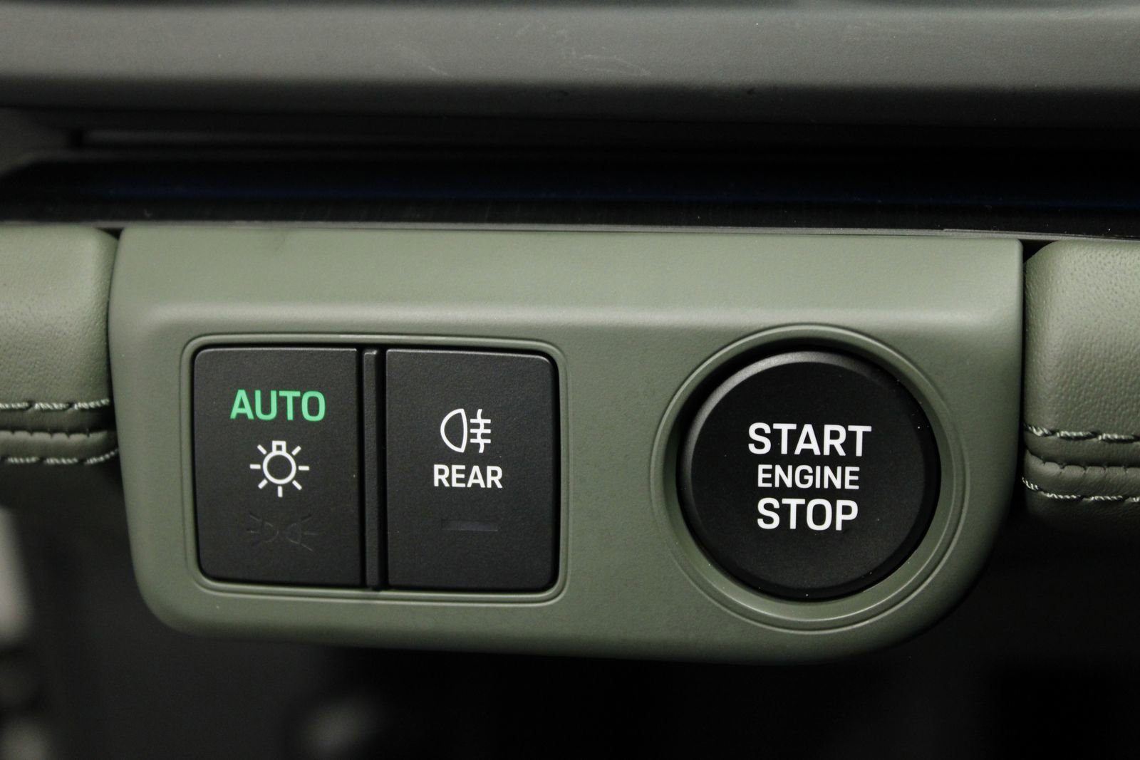 Used 2025 Porsche Panamera 4 image 32