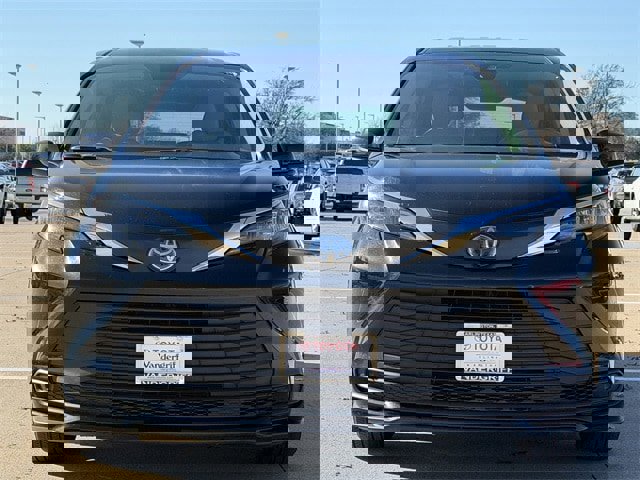 Certified 2024 Toyota Sienna LE image 8