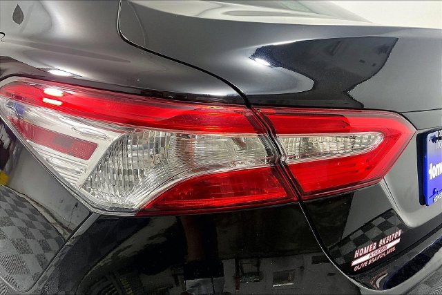 Used 2018 Toyota Camry LE FWD image 31