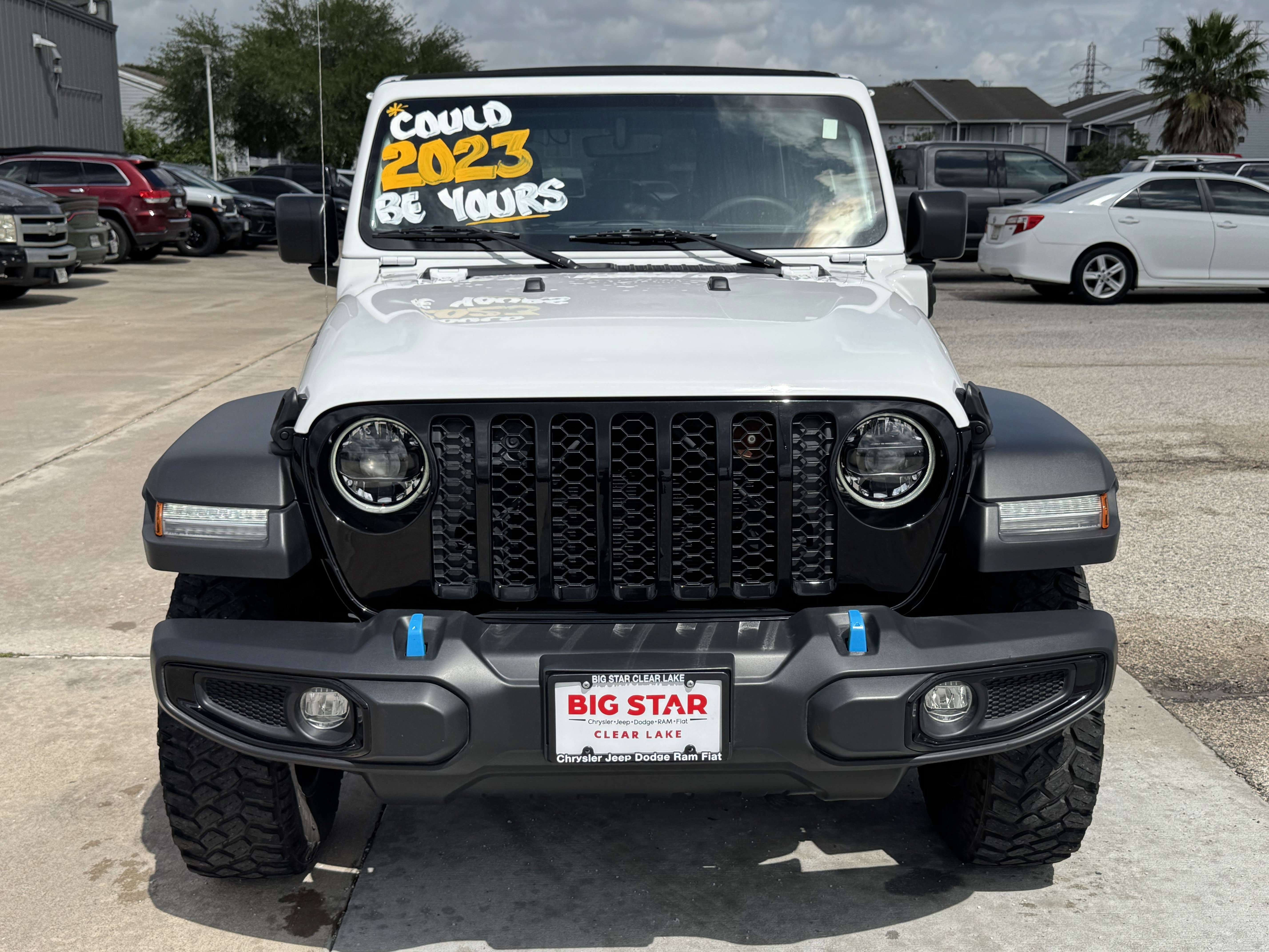 Used 2023 Jeep Wrangler Unlimited w/ Sun & Screen Package image 3