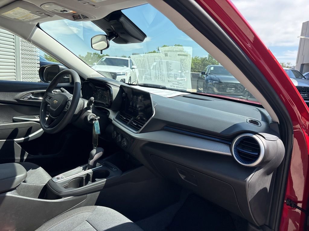 Used 2026 Chevrolet Trax LS FWD image 15