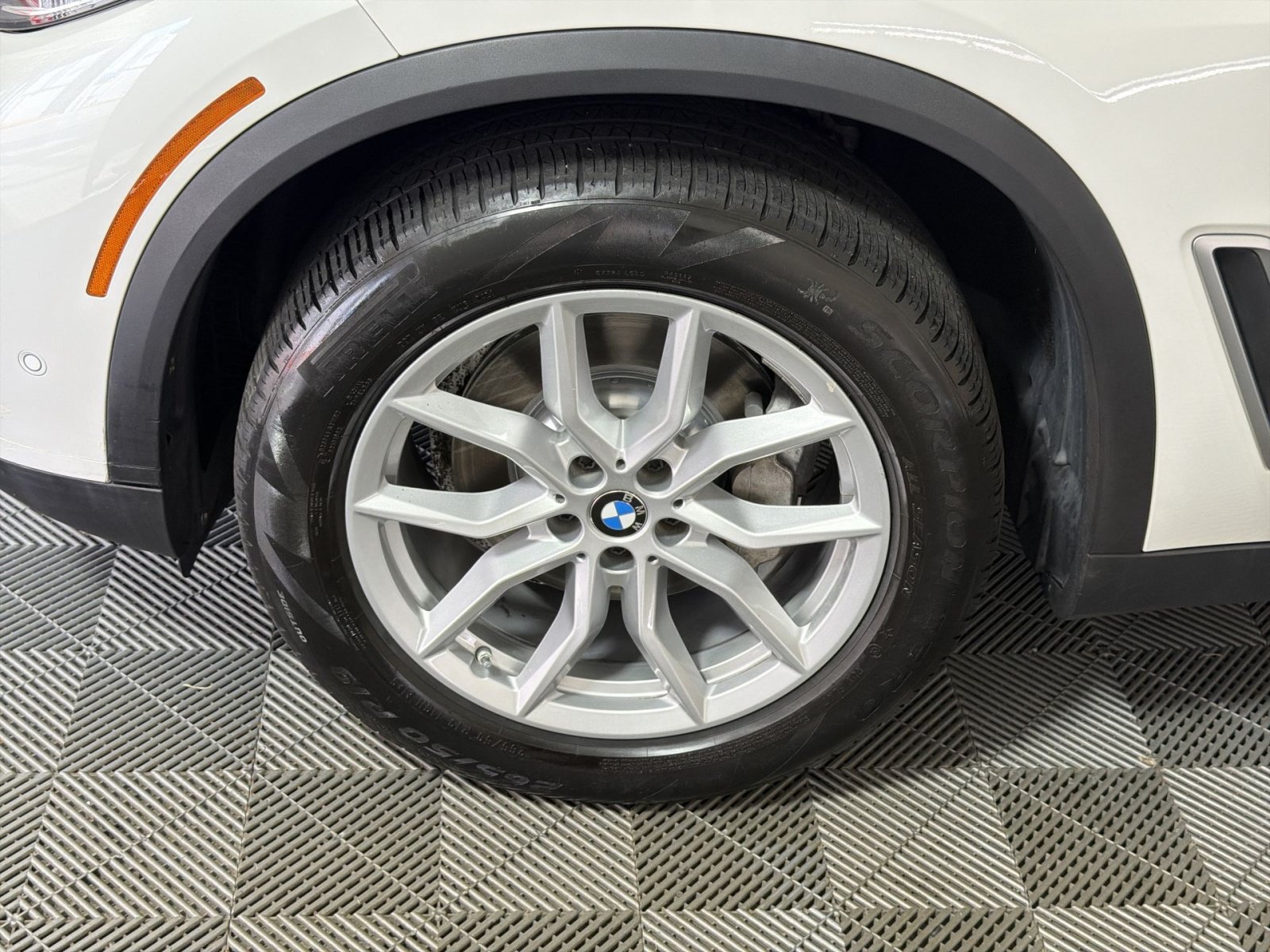 Used 2020 BMW X5 xDrive40i w/ Convenience Package AWD/4WD image 12