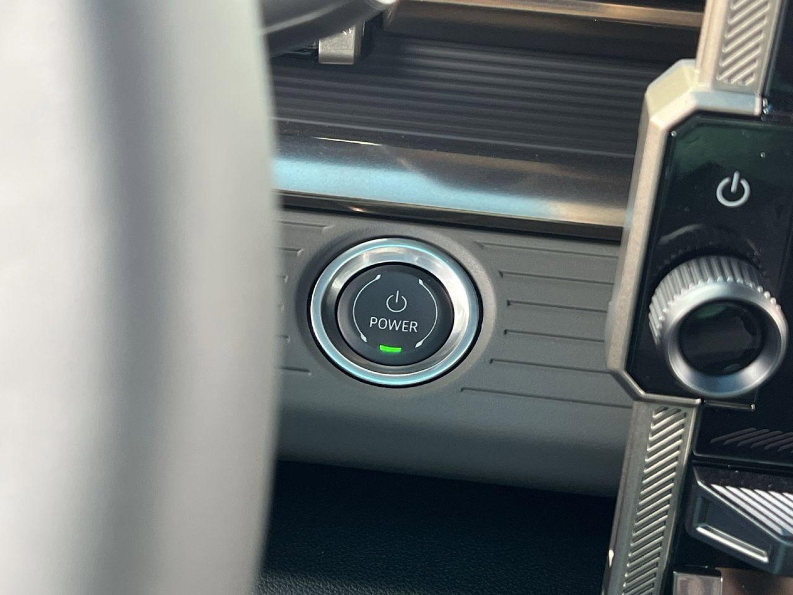 New 2025 GMC Hummer EV 3X w/ LPO, Roof Cross Rail Package image 25