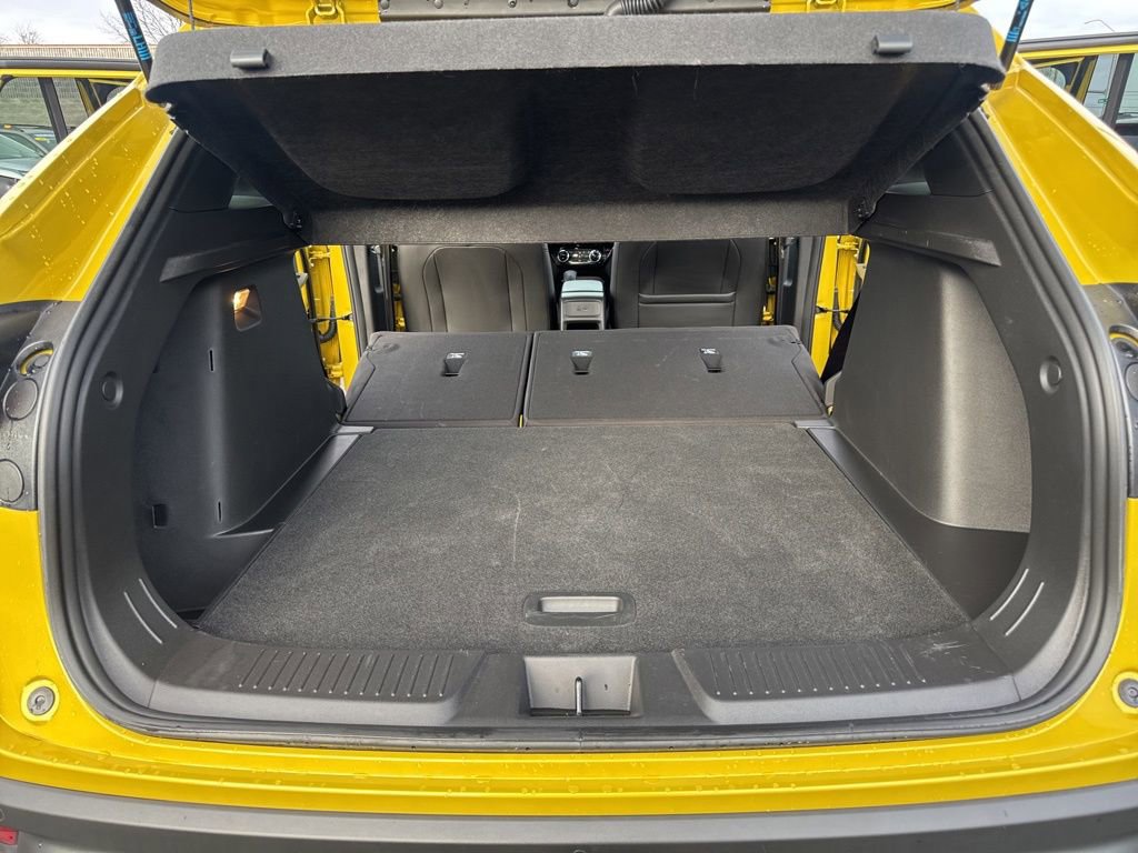 Used 2024 Chevrolet Trax RS w/ Sunroof Package image 17