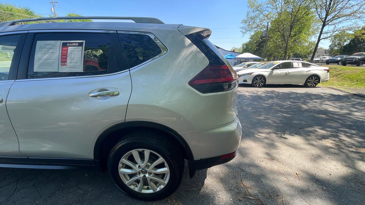 Used 2018 Nissan Rogue SV w/ Sun & Sound Touring Package image 5