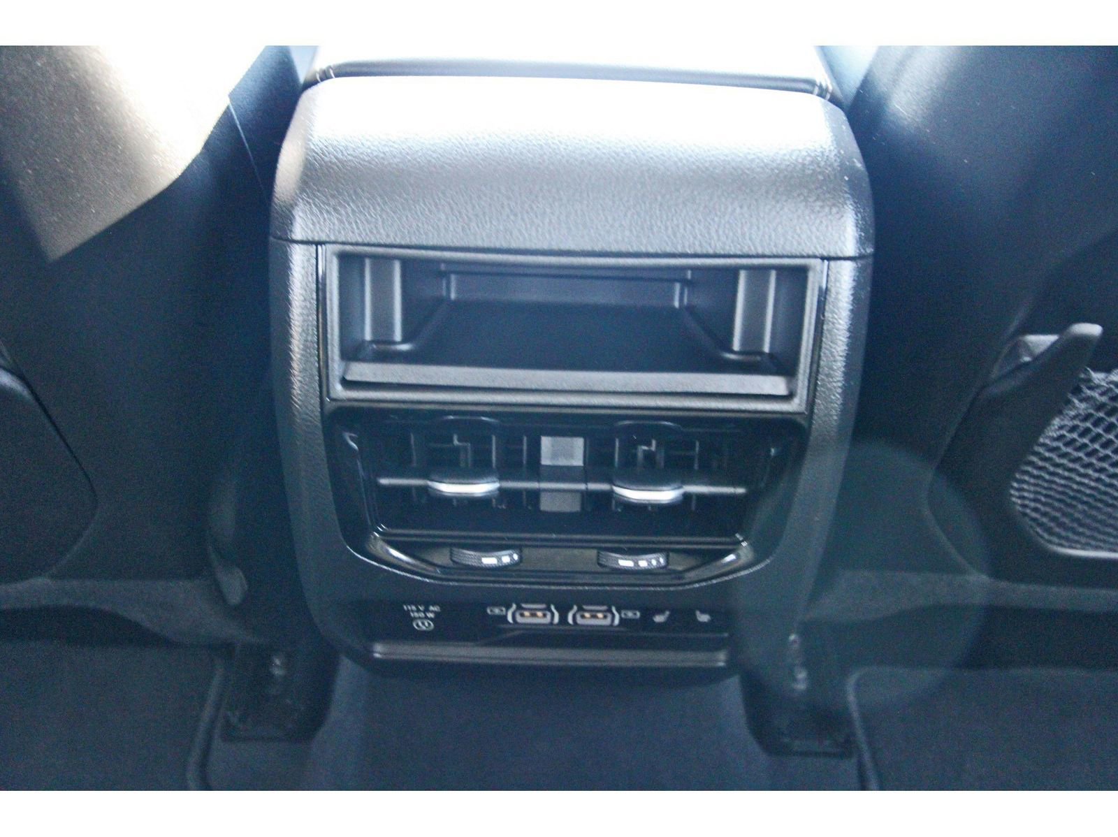 Used 2023 Jeep Grand Cherokee Limited w/ Black Appearance Package image 15