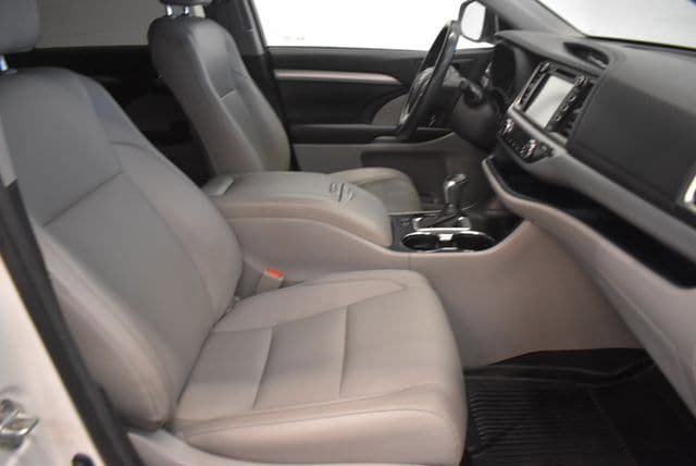 Used 2018 Toyota Highlander XLE AWD/4WD image 19