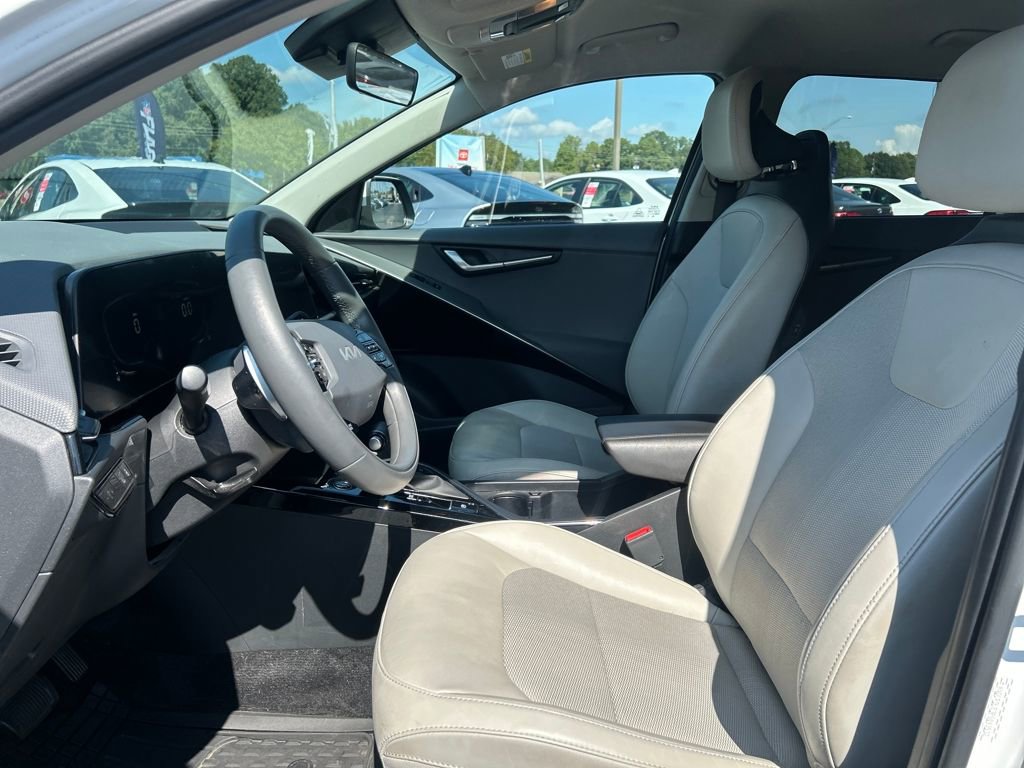 Used 2023 Kia Niro EX image 11
