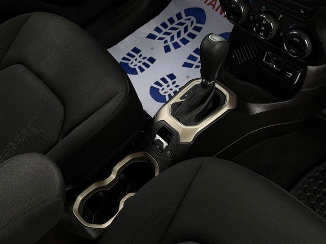 Used 2017 Jeep Renegade Latitude w/ Popular Equipment Group image 29