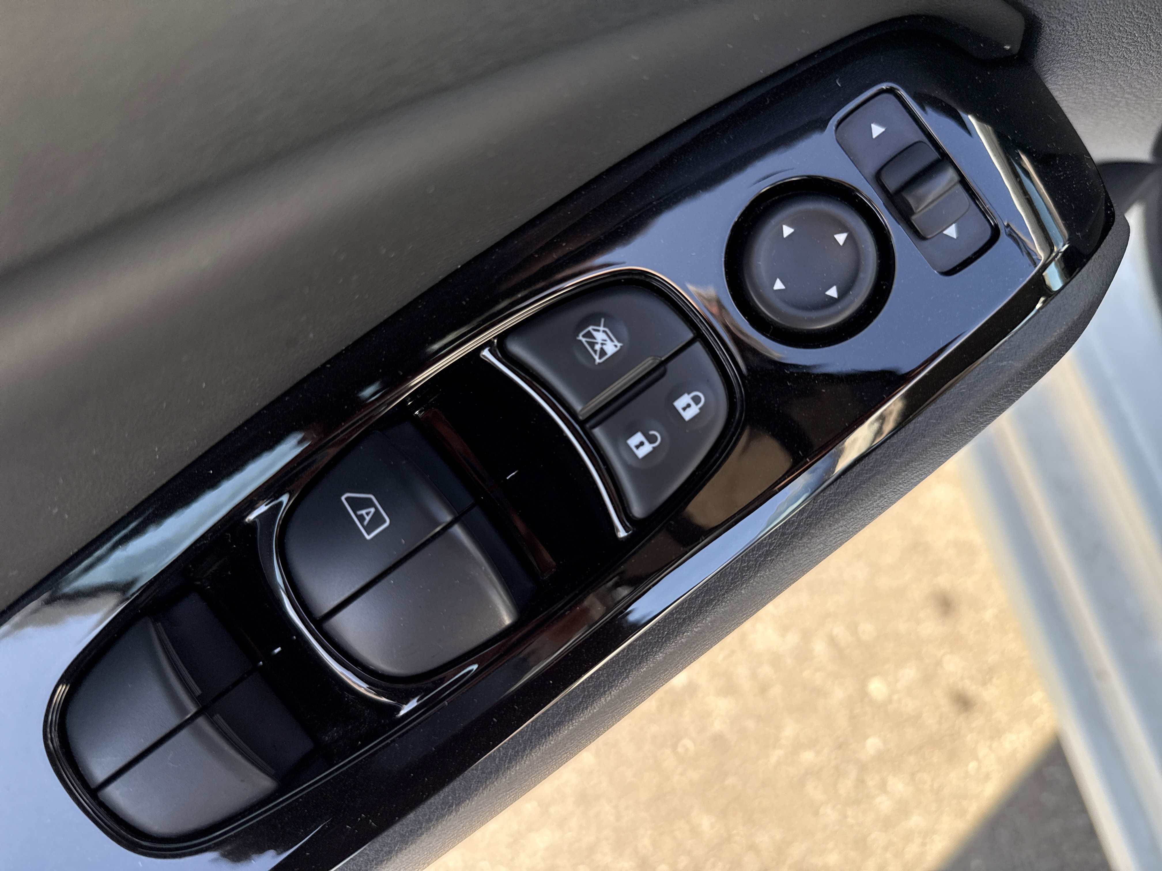 Used 2023 Nissan Altima 2.5 SV AWD/4WD image 16