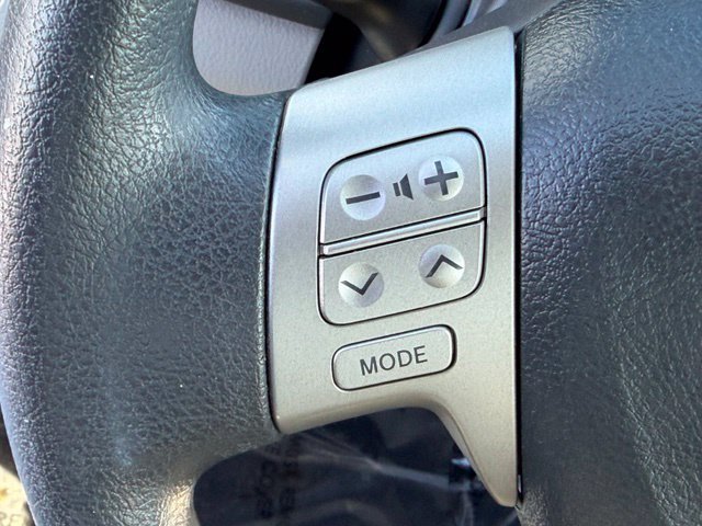 Used 2013 Toyota Corolla LE FWD image 17