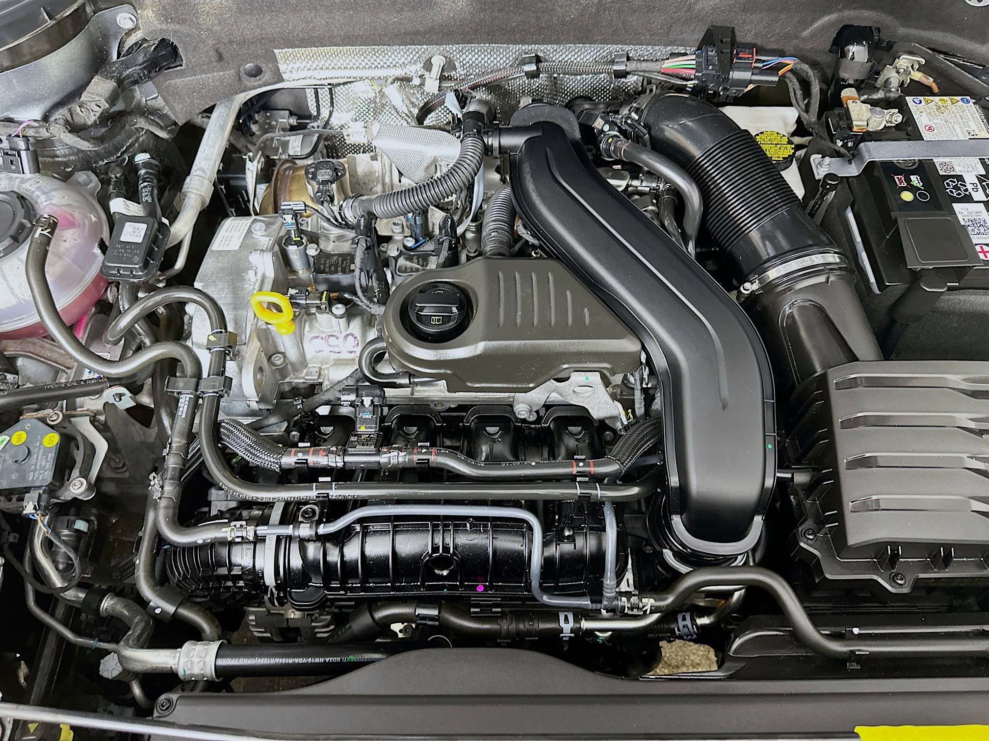 Used 2025 Volkswagen Taos SE image 32