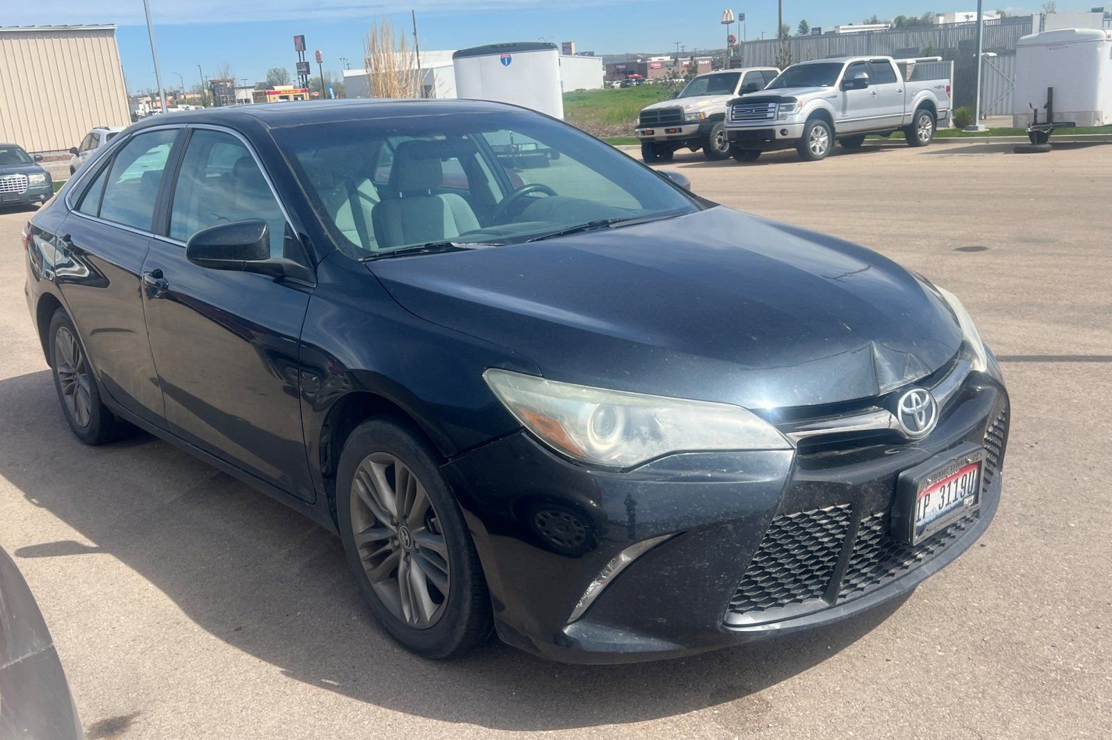 Used 2016 Toyota Camry SE w/ Moonroof Package image 2