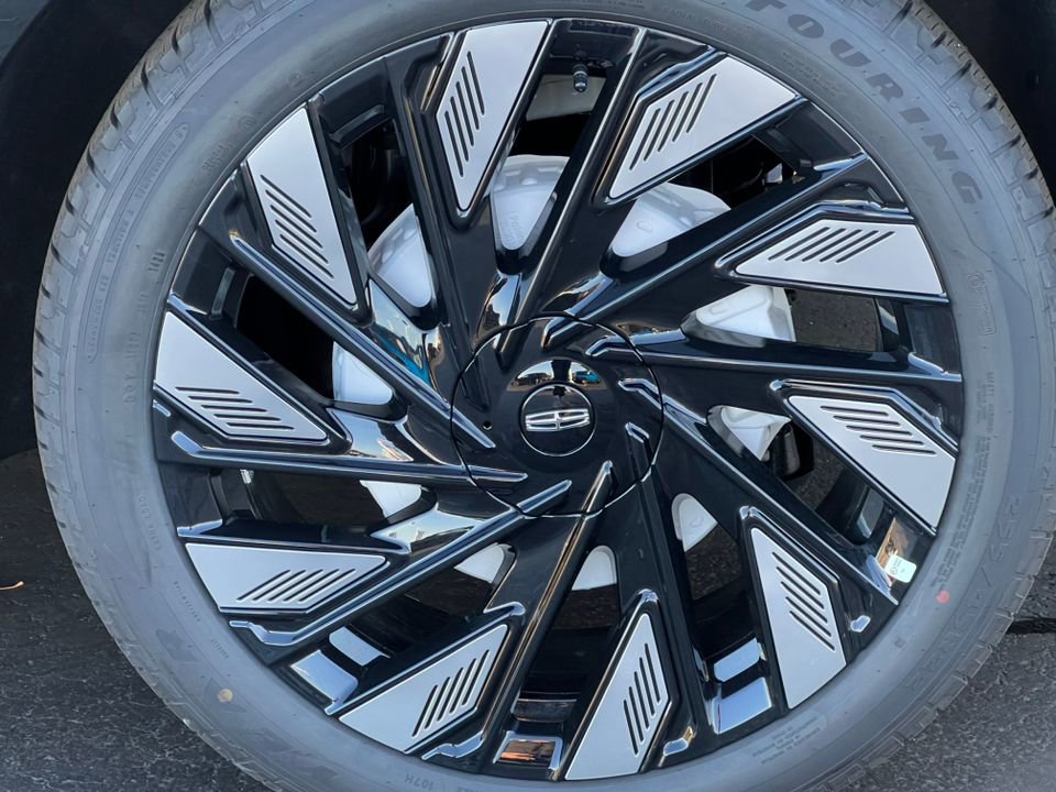 New 2026 Lincoln Nautilus Reserve w/ Jet Appearance Package AWD/4WD image 7