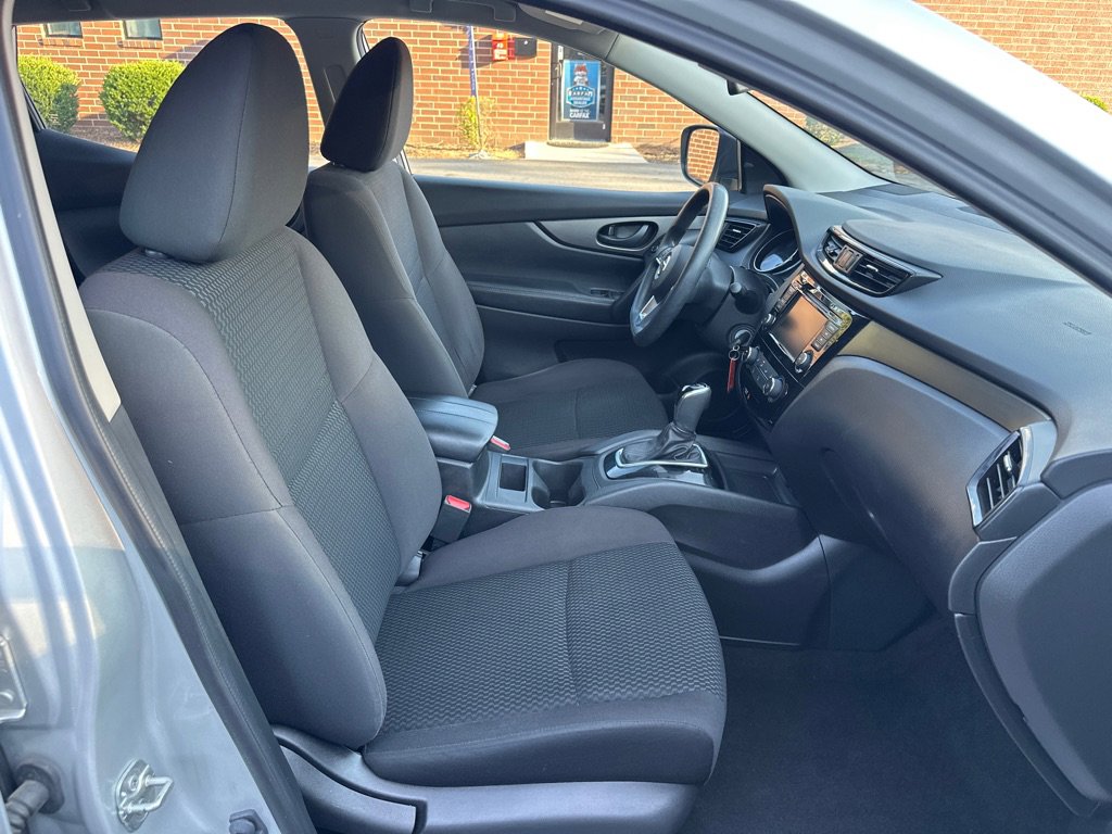 Used 2019 Nissan Rogue Sport S image 19