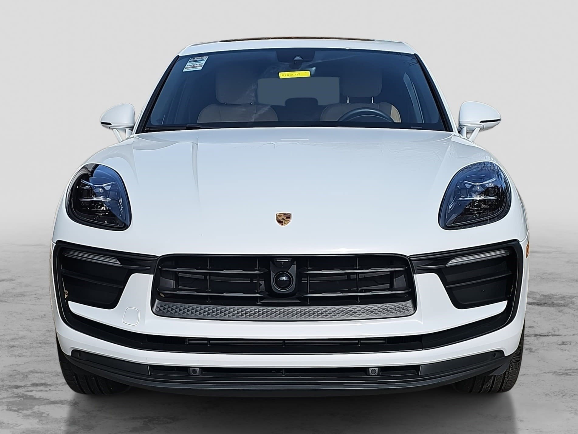 Used 2024 Porsche Macan image 2