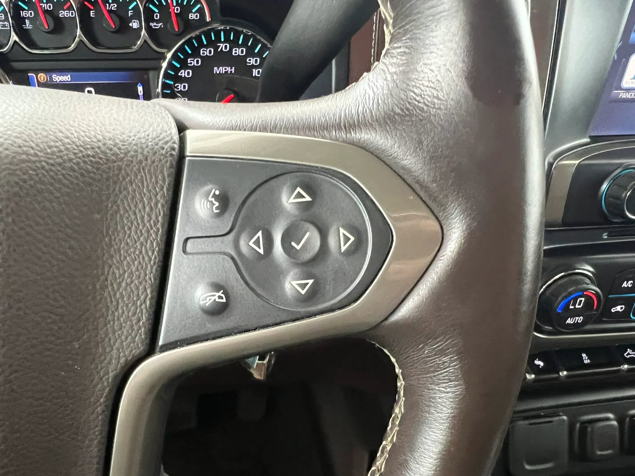 Used 2014 Chevrolet Silverado 1500 High Country w/ High Country Premium Package image 18