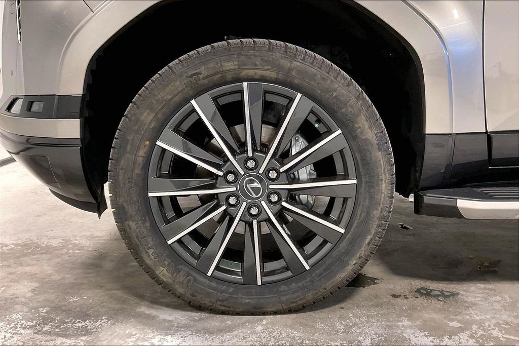 Used 2024 Lexus GX 550 w/ Accessory Package (Z1) image 11