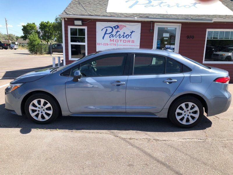 Used 2024 Toyota Corolla LE FWD image 2