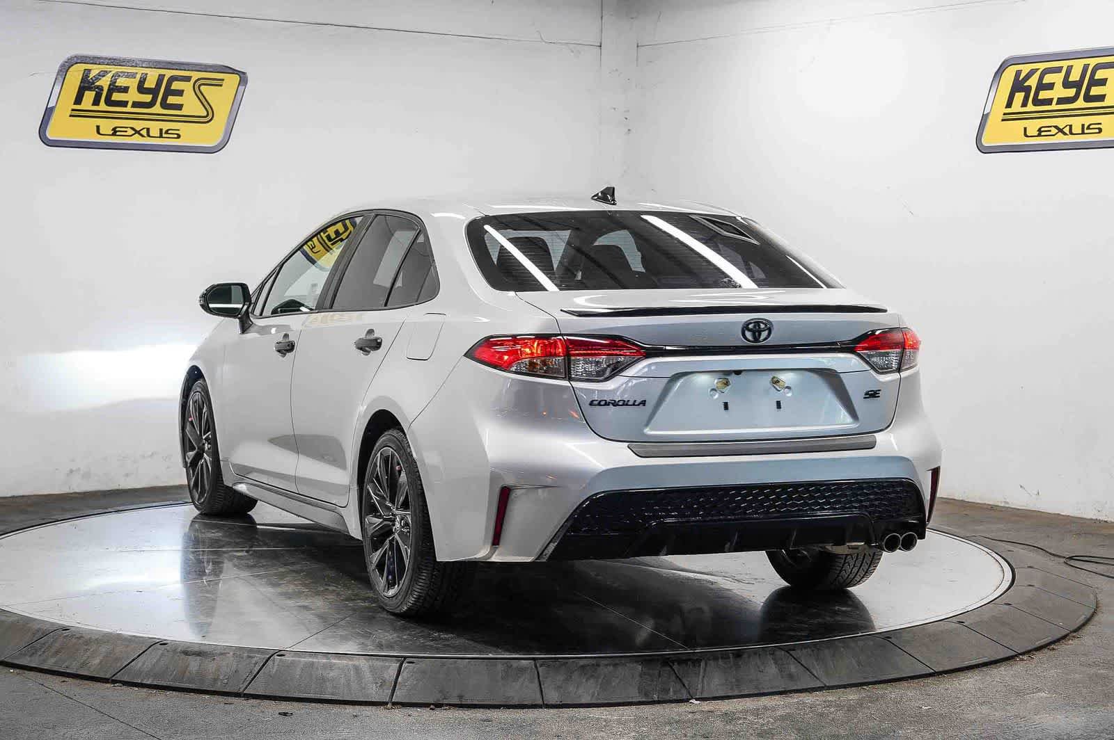 Used 2020 Toyota Corolla SE FWD image 2