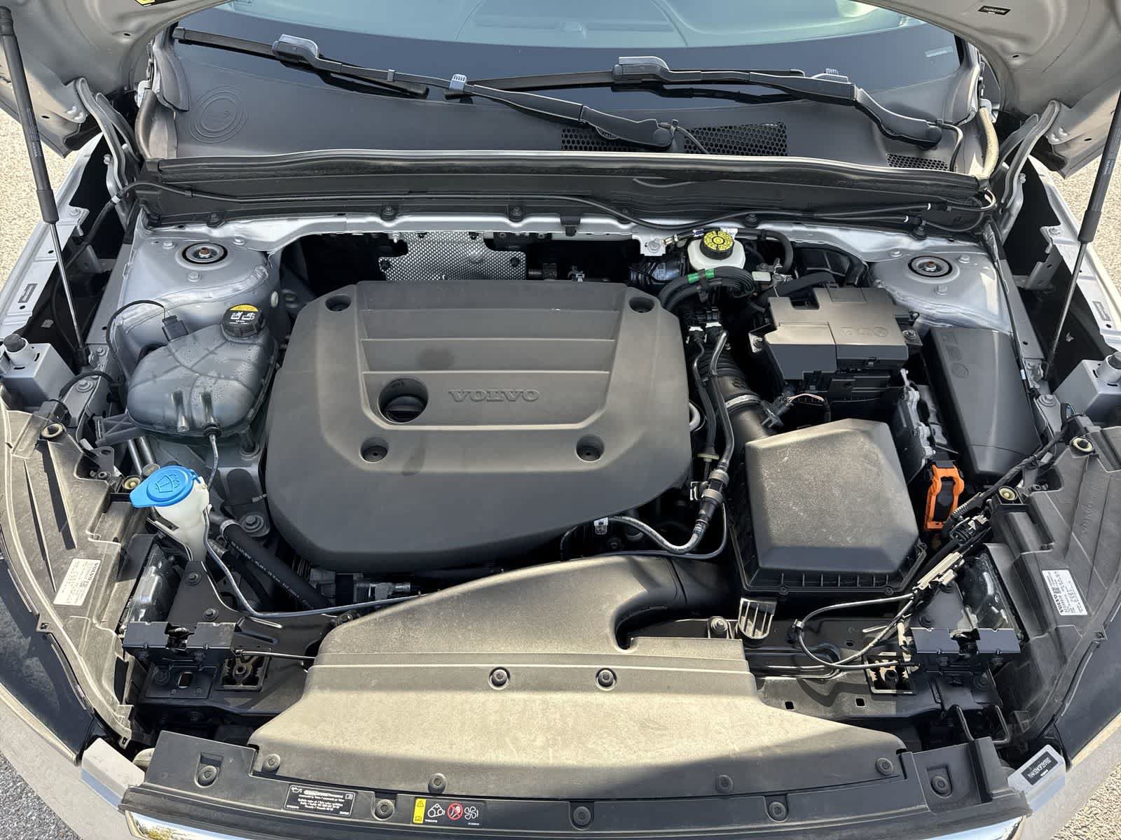 Used 2023 Volvo XC40 B4 Core w/ Convenience Package FWD image 21