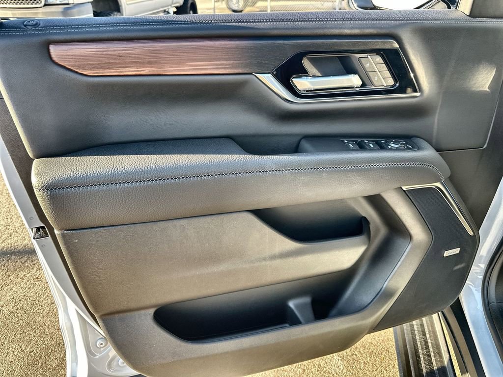 Used 2026 GMC Yukon XL Denali w/ Denali Reserve Package image 21