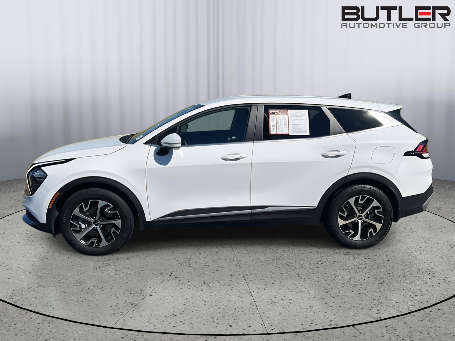 Used 2023 Kia Sportage EX image 3