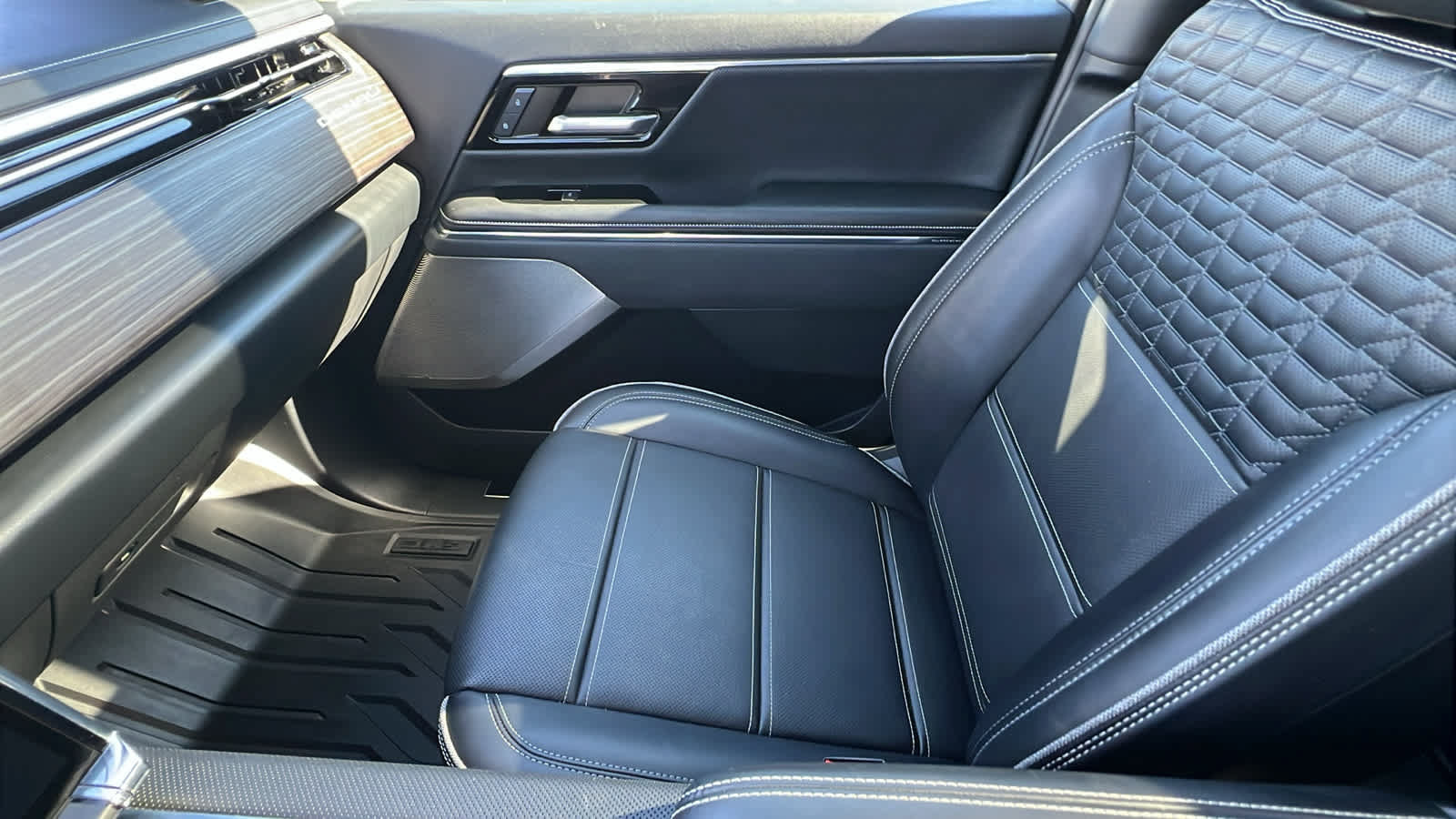 Certified 2024 GMC Sierra EV Denali AWD/4WD image 12