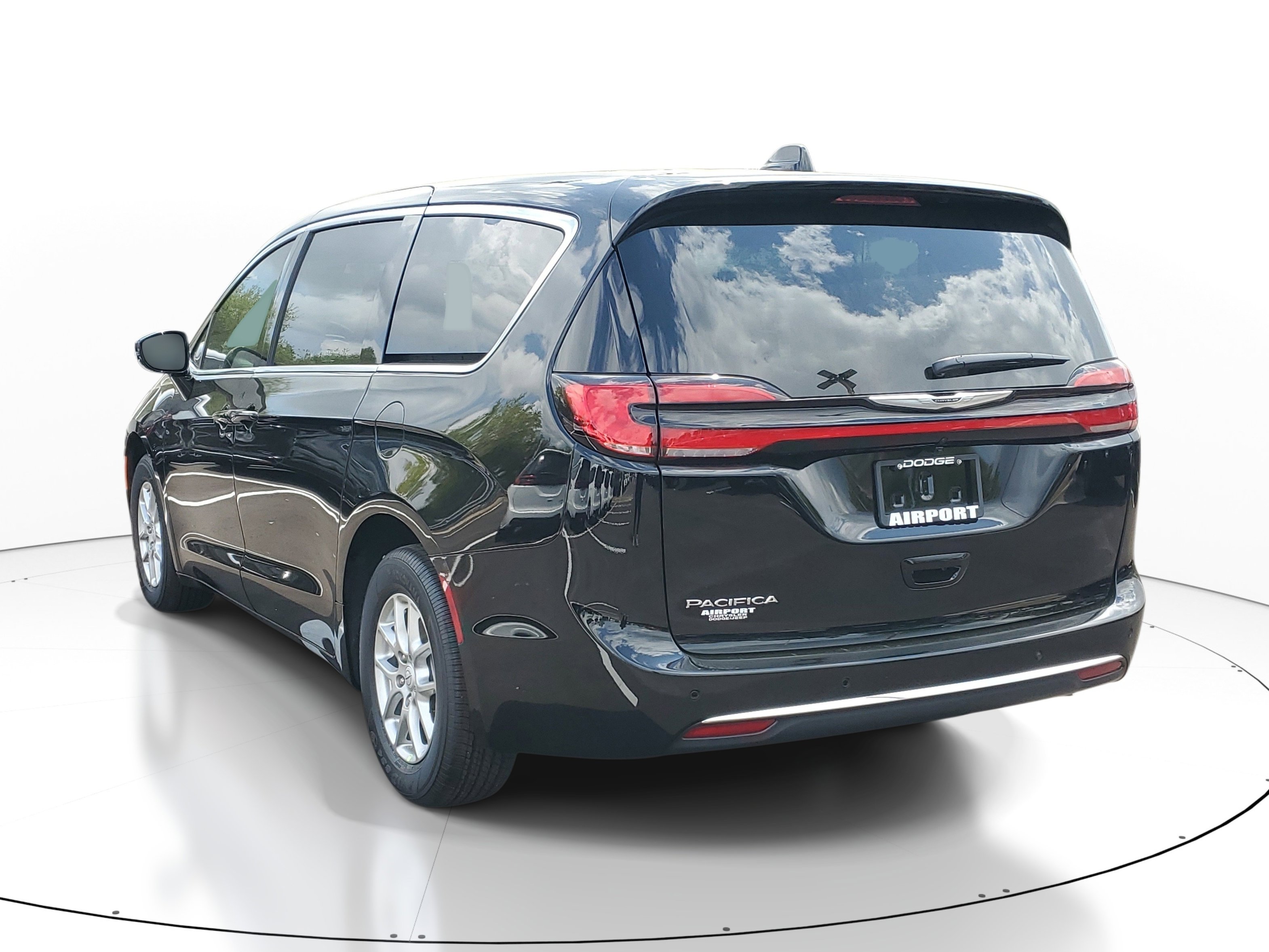 New 2026 Chrysler Pacifica Select image 3