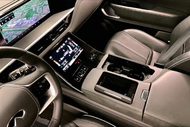 Used 2025 INFINITI QX80 Sensory AWD/4WD image 17