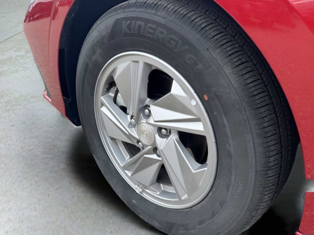 Used 2025 Hyundai Elantra SE image 12