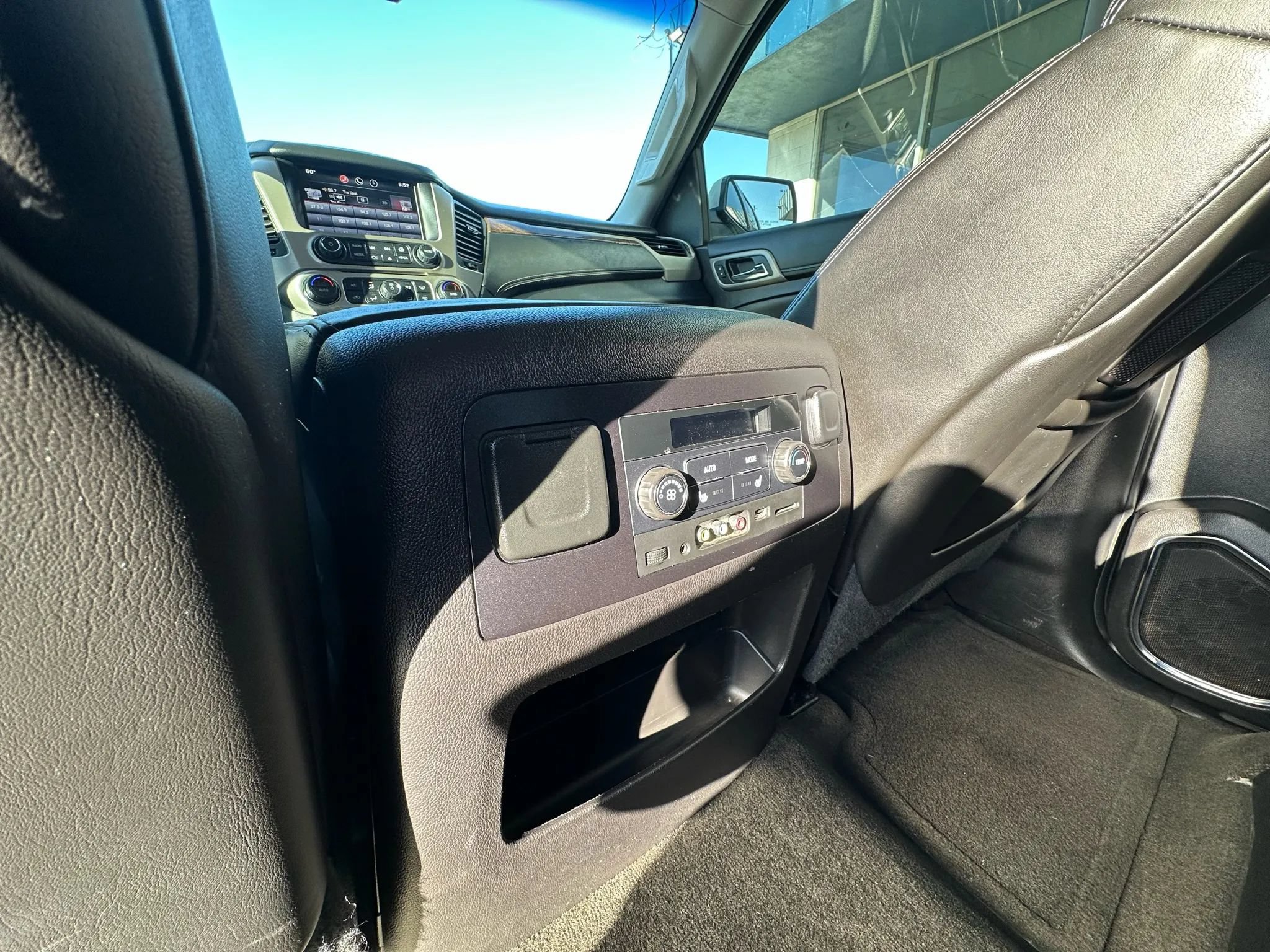 Used 2015 GMC Yukon Denali w/ Premium Package AWD/4WD image 16