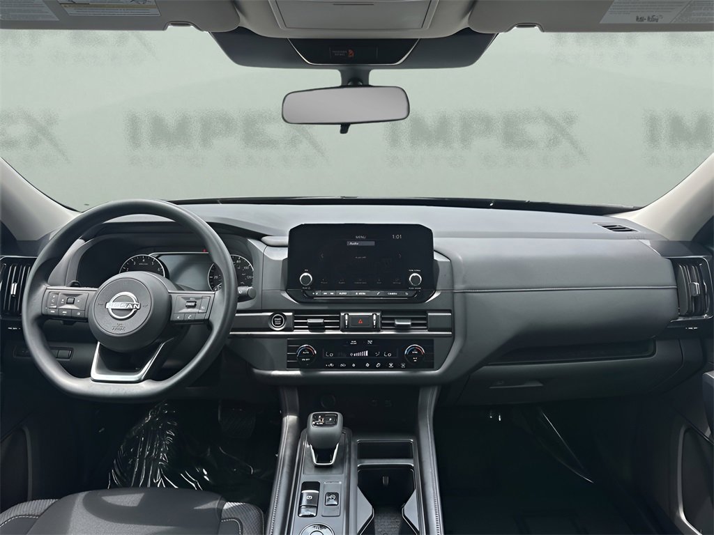 Used 2024 Nissan Pathfinder S image 11