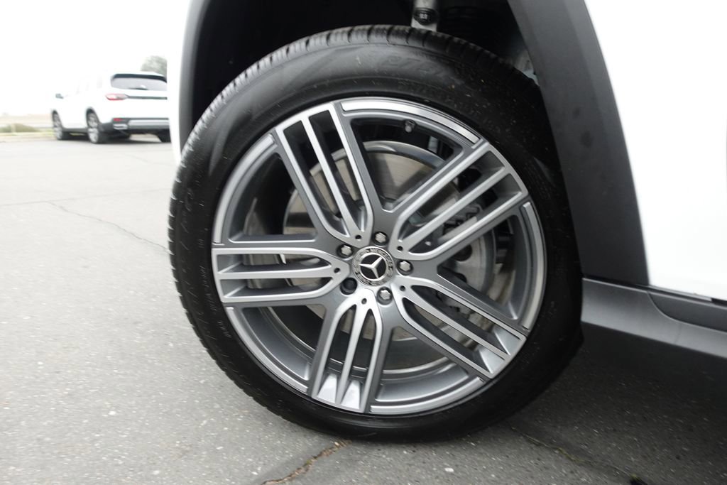 Used 2025 Mercedes-Benz GLS 450 4MATIC image 10