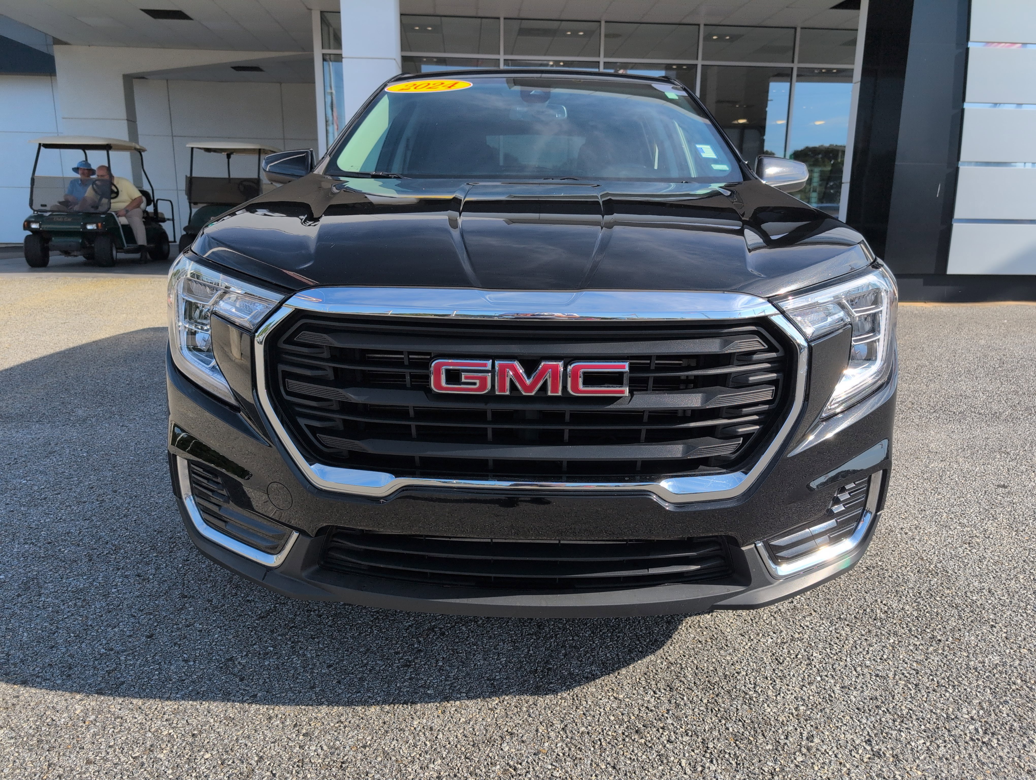 Used 2024 GMC Terrain SLE image 11
