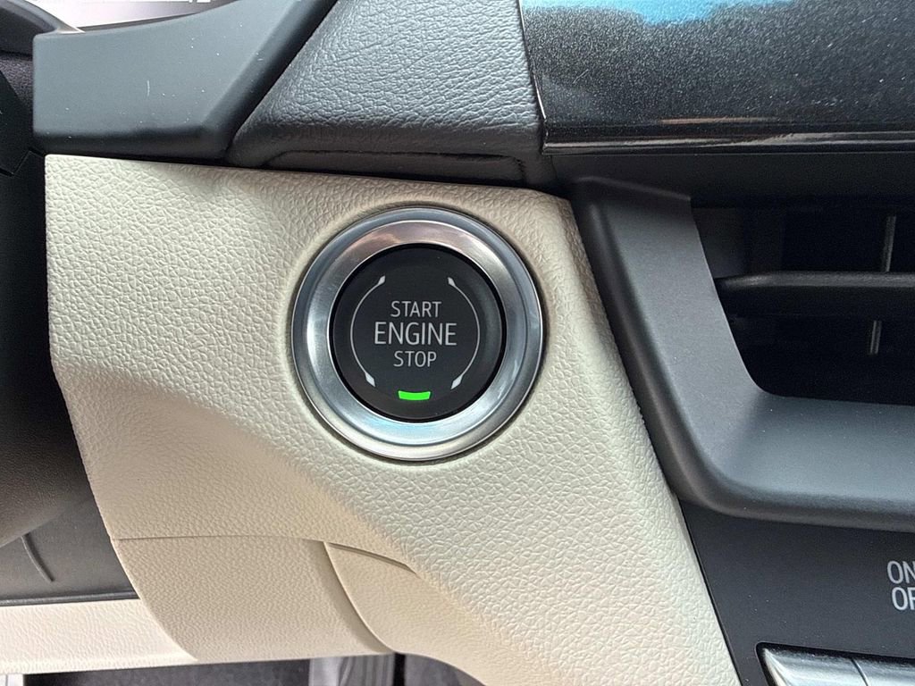 Certified 2025 Cadillac CT4 Premium Luxury image 28