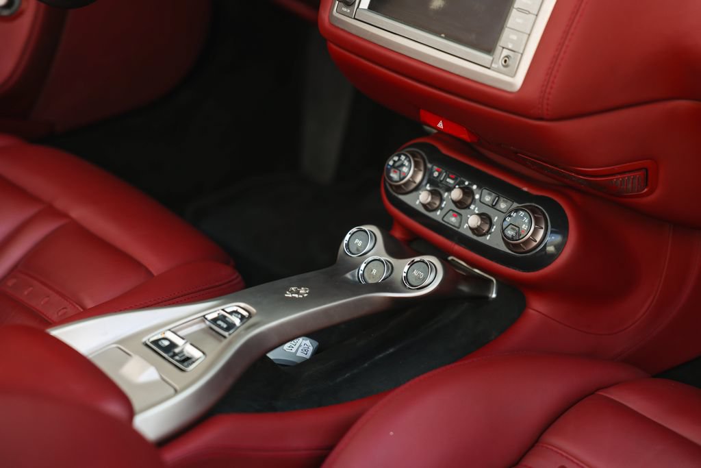 Used 2010 Ferrari California RWD image 30