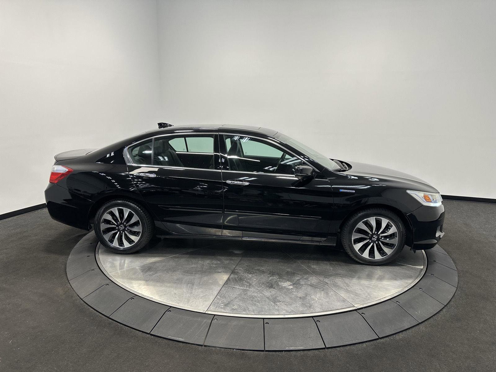Used 2015 Honda Accord Touring image 7