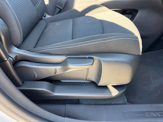 Used 2024 GMC Terrain SLE w/ Driver Convenience Package FWD image 30