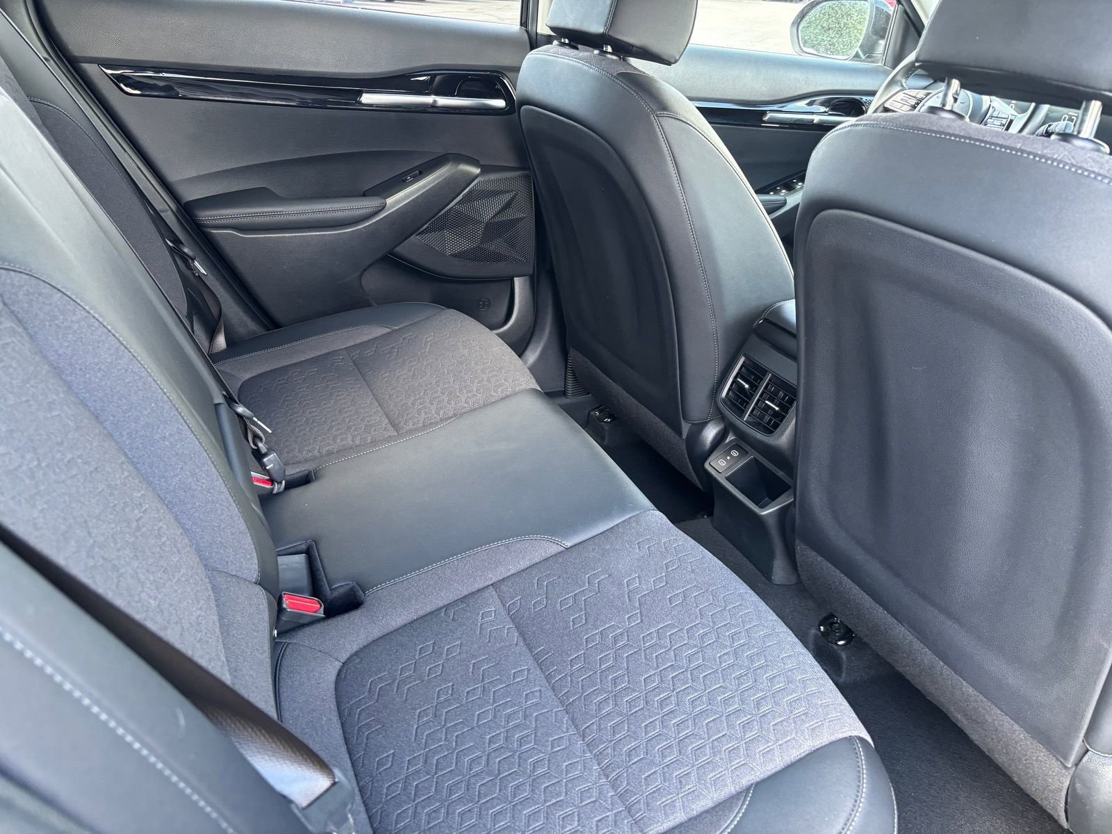 Used 2025 Kia Seltos S image 16