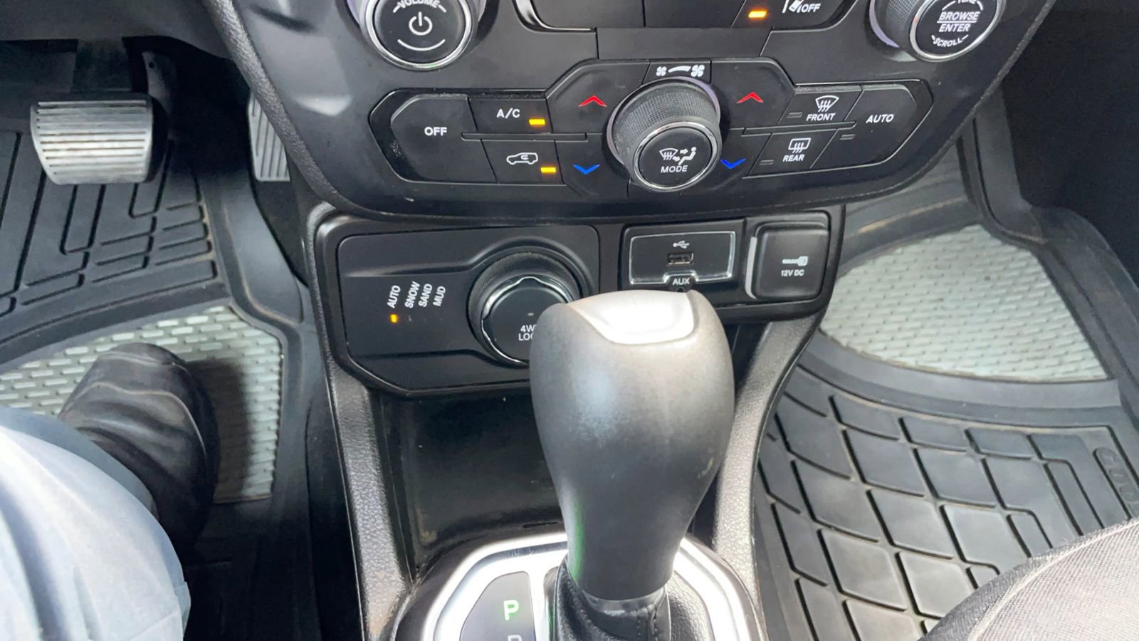 Used 2022 Jeep Renegade Latitude AWD/4WD image 10