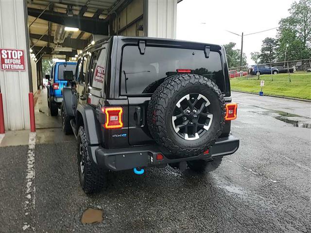 Used 2024 Jeep Wrangler Unlimited Rubicon 4xe w/ Technology Group AWD/4WD image 4