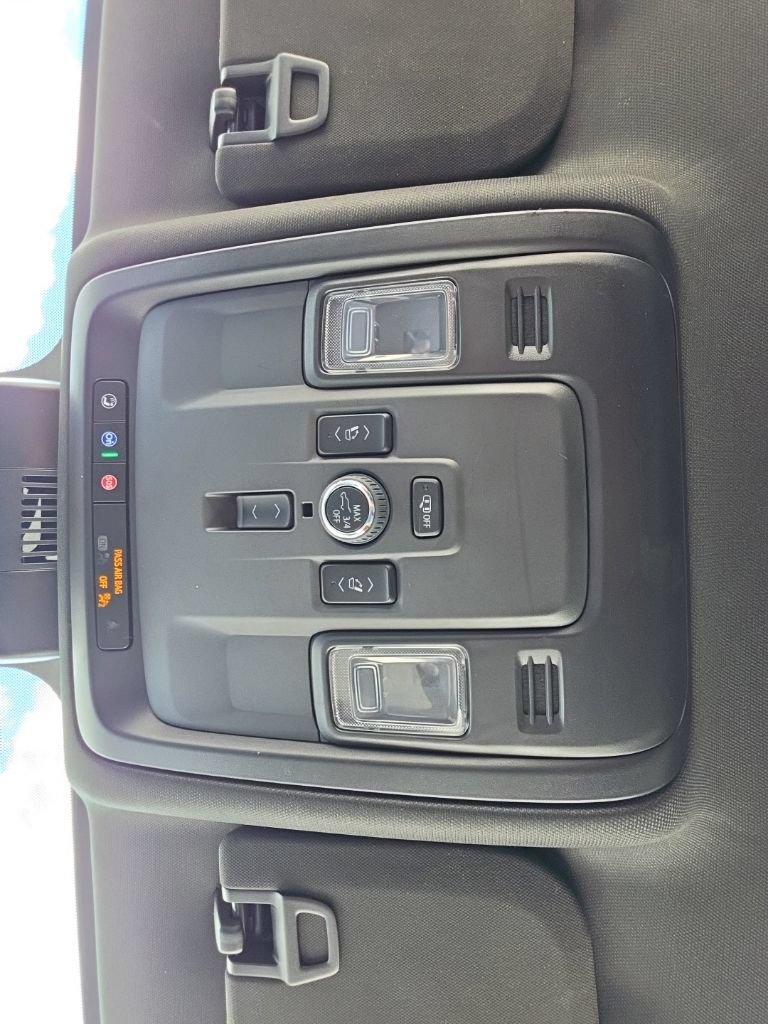 Used 2025 GMC Yukon XL Denali AWD/4WD image 32