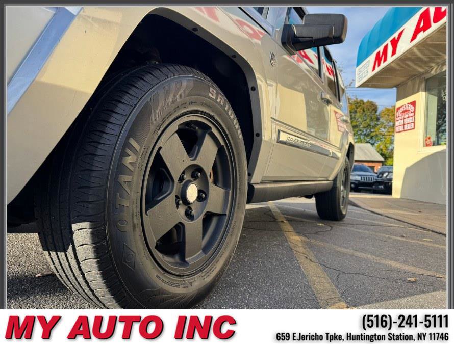 Used 2010 Jeep Commander Sport w/ Sun/Sound Group image 10