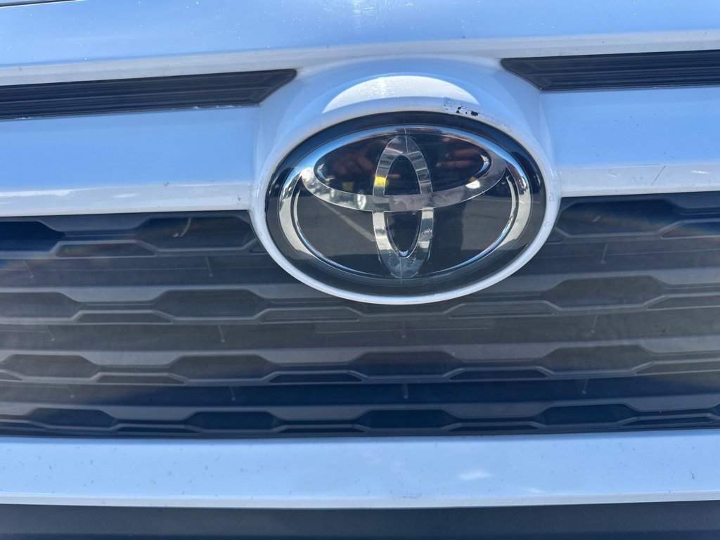 Used 2020 Toyota RAV4 LE FWD image 13