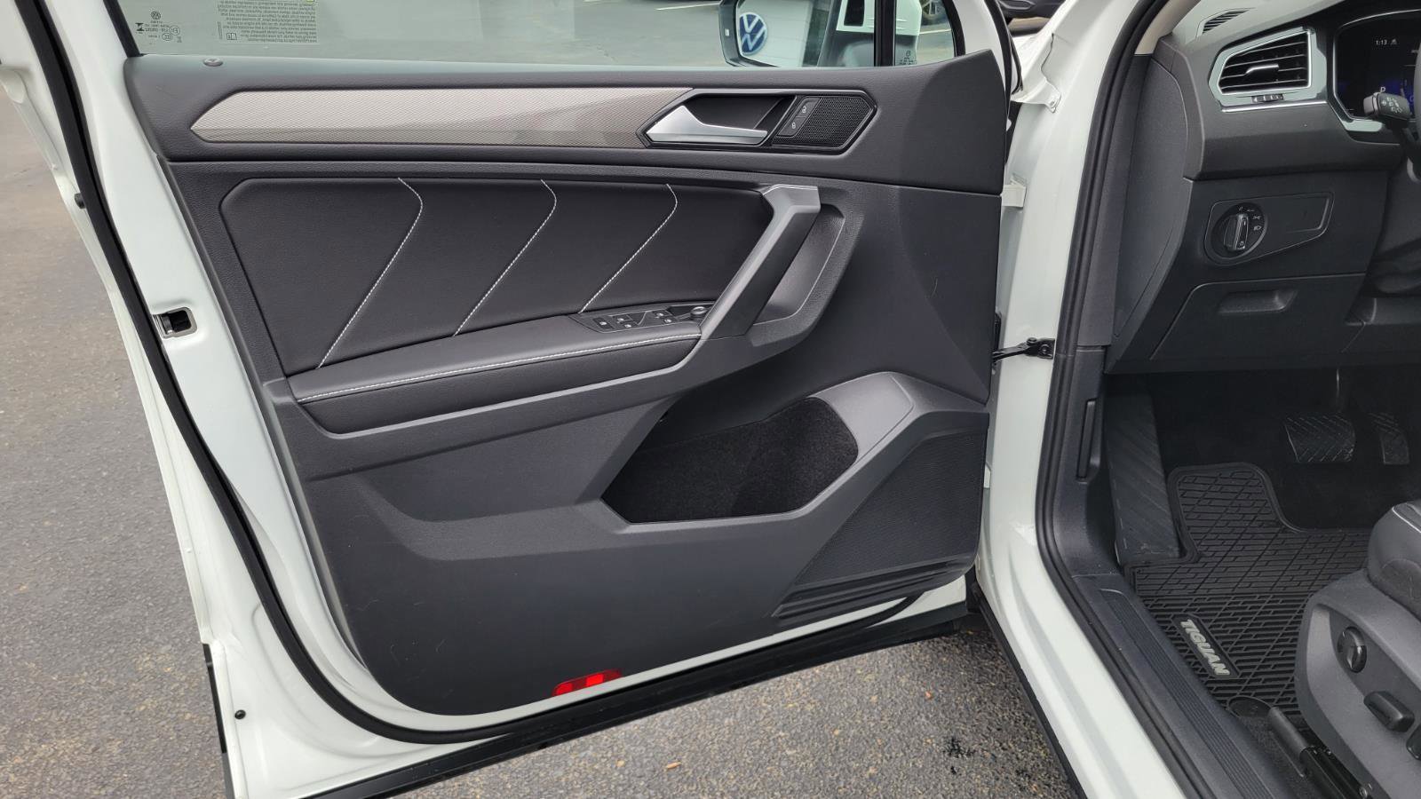 Certified 2023 Volkswagen Tiguan SE w/ Panoramic Sunroof Package image 16